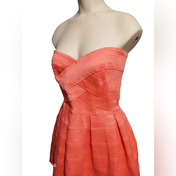 Sans Souci Strapless Coral Dress - Picture 6 of 12